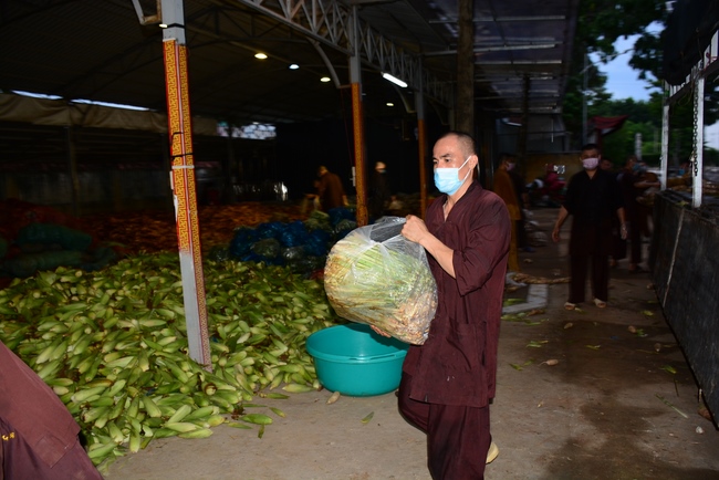 Chùa Hoằng Pháp: Tiếp tục hỗ trợ người dân khó khăn trong đại dịch Covid (đợt 8)